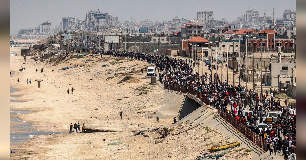FOTO: Rindu Kampung Halaman, Ribuan Warga Palestina Nekat Berbondong-bondong Pulang ke Gaza Utara