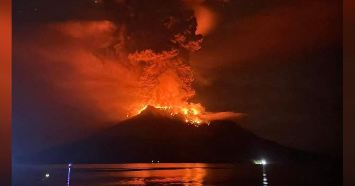 FOTO: Penampakan Erupsi Gunung Ruang Sulawesi Utara Setelah 22 Tahun Tertidur