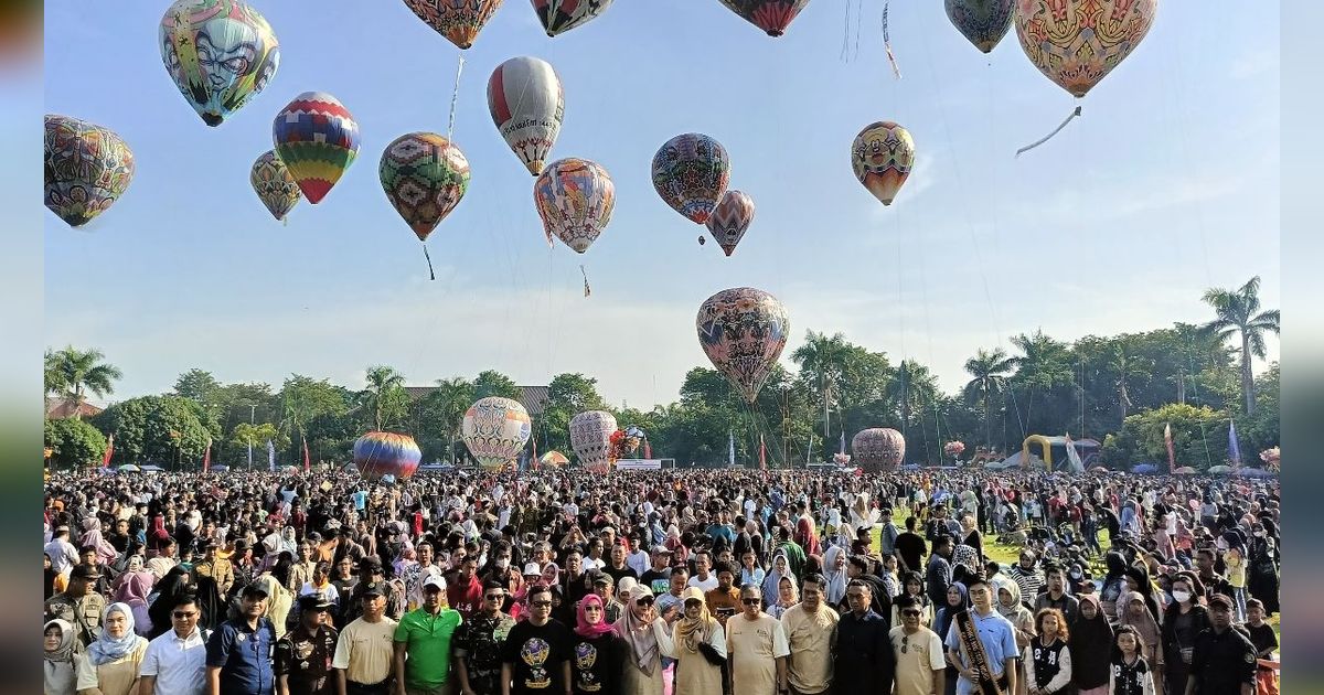 Penampakan 15 Balon Terbang di Jalur Penerbangan Terpadat Kawasan Pekalongan