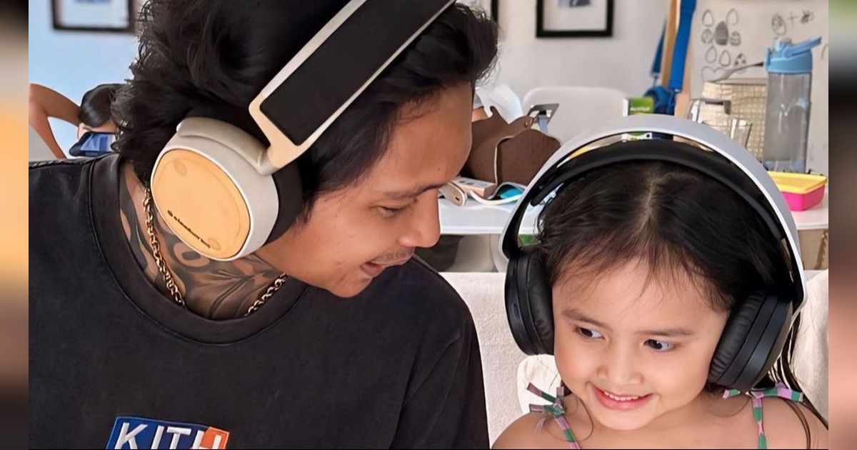 Potret Cantik Putri Young Lex, Suka Pose Santuy Ikuti Sang Ayah