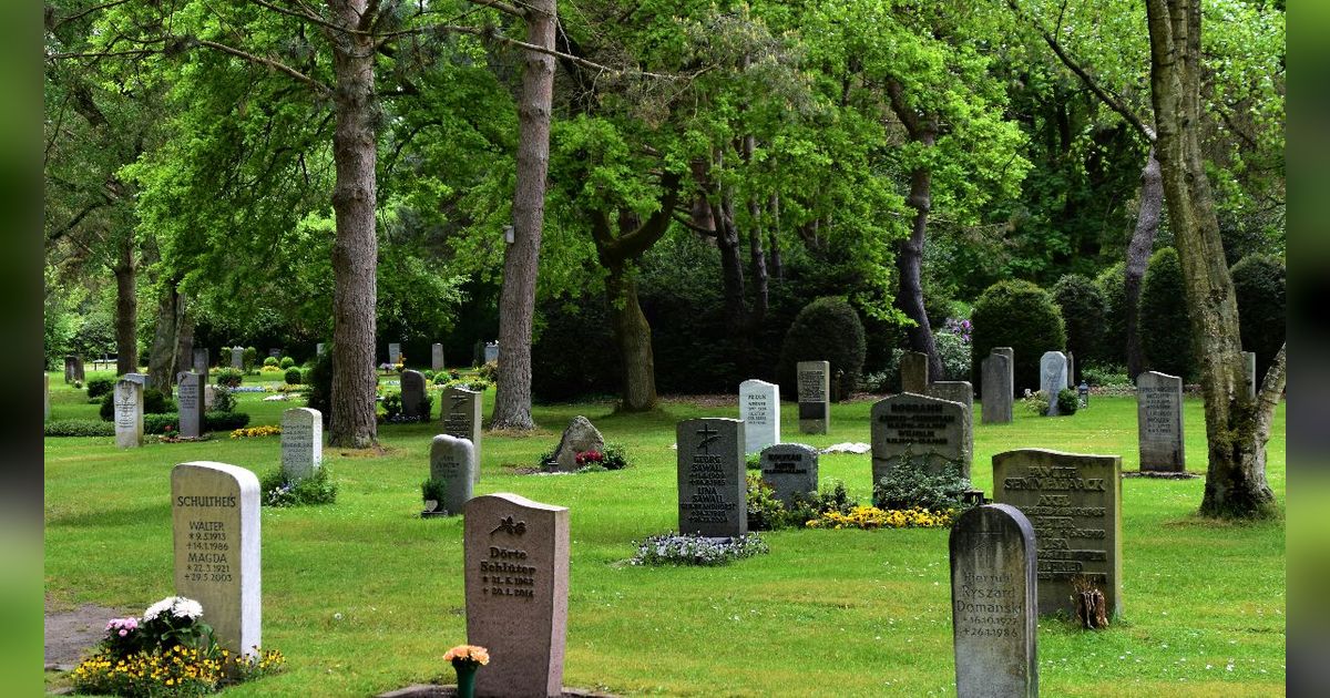 Potret Mayjen Totok Imam Ziarah ke Makam Mertua, Ternyata Sosok Mertuanya Bukan Orang Sembarangan