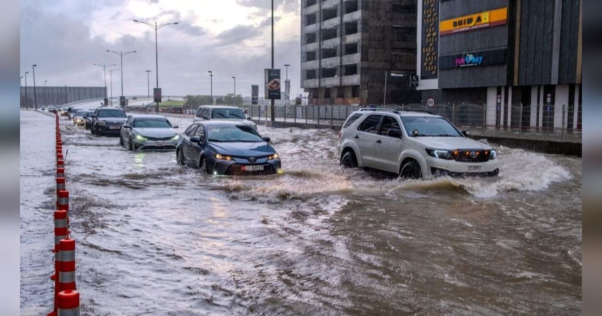 Kisah Penumpang Pesawat Terjebak Banjir di Dubai, Tak Ada Makanan, Bandara Mewah Berubah Jadi 'Tempat Pengungsian'