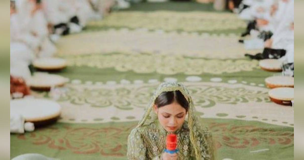 Aura Pengantin Terpancar, 8 Foto Pengajian Pra Nikah Putri Isnari Cantik Serba Hijau