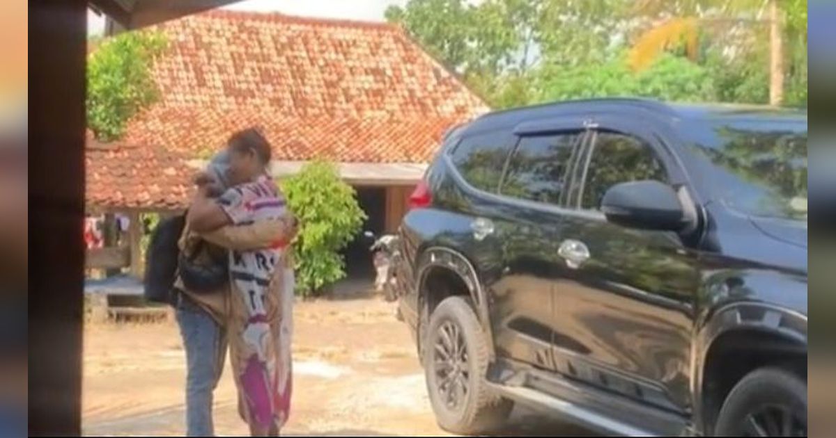 Momen Pertemuan Ibu dan Anak yang Terpisah Selama 20 Tahun Ini Viral, Bikin Haru