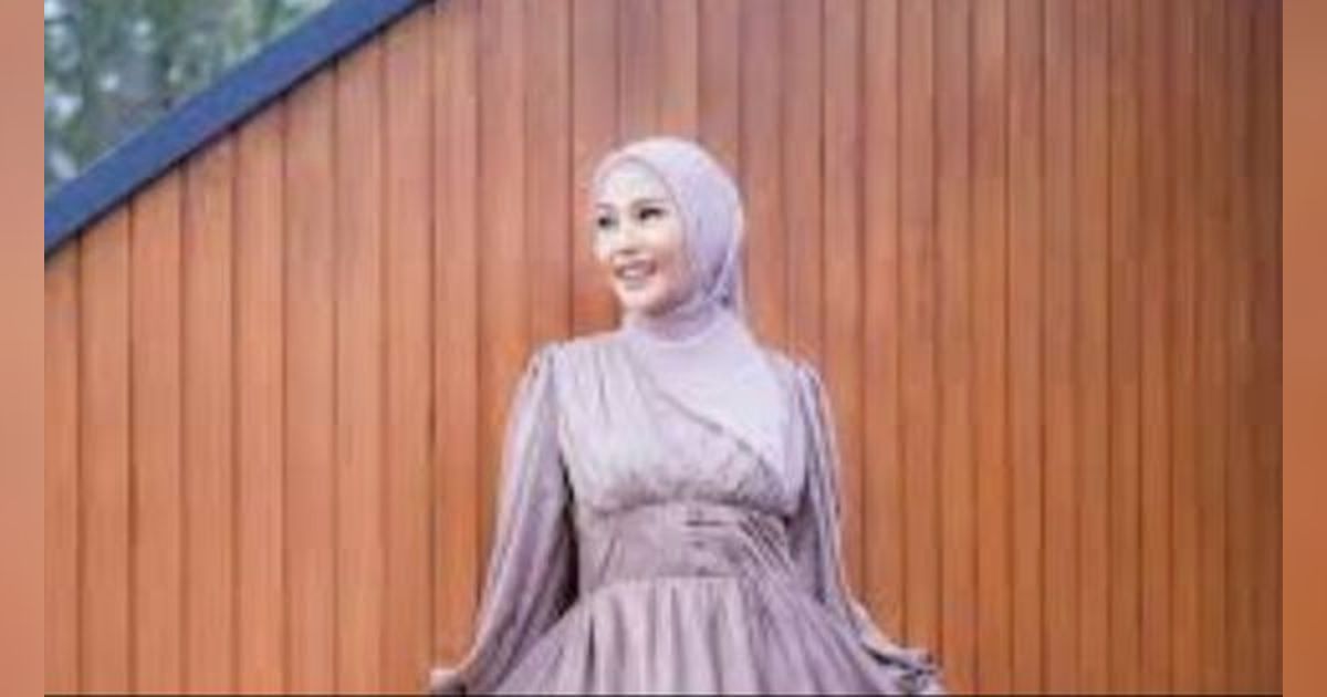 5 Model Dress Kondangan Hijab ala Artis Indonesia, Anggun dan Mewah