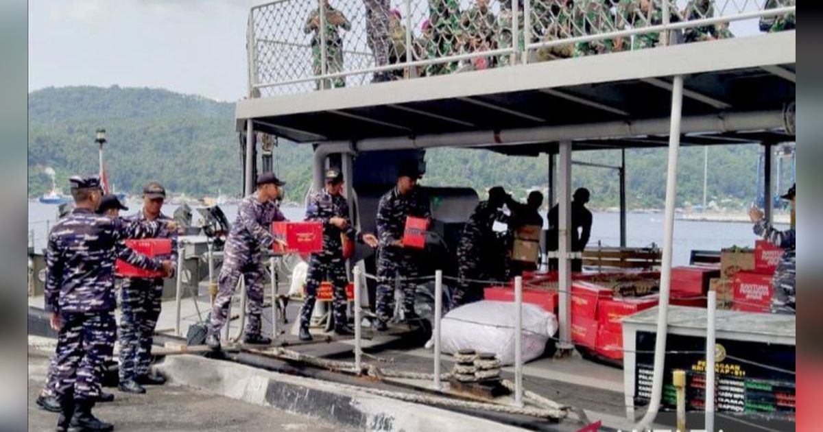 Gunung Ruang Masih Semburkan Abu Vulkanik, Kapal Perang TNI Dikerahkan Evakuasi Warga di Pulau Tagulandang