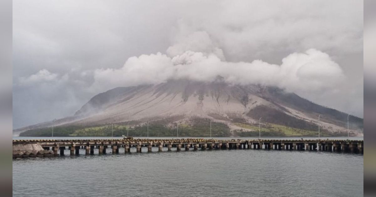FOTO: Pantauan Gunung Ruang, Dampak Letusannya Berpotensi Picu Tsunami 25 Meter
