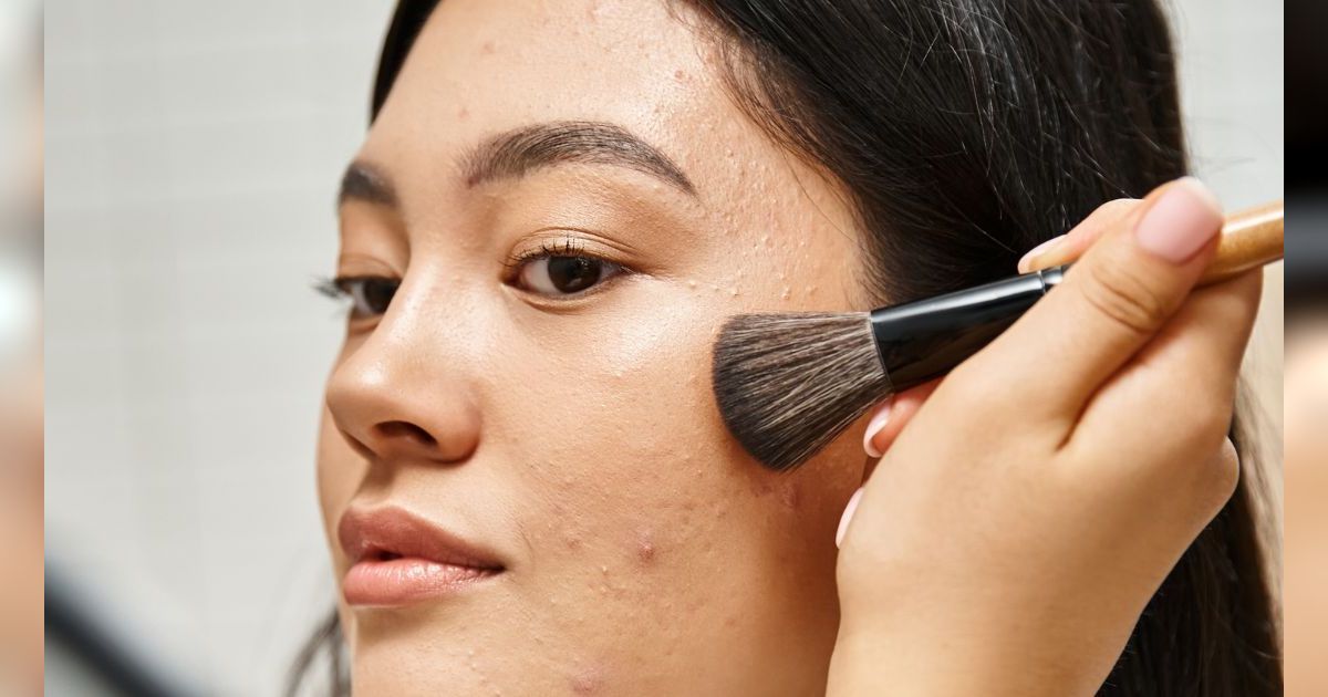 Jangan Cuci Kuas Makeup Pakai Sabun Cuci Pakaian, Bikin Kulit Jerawatan