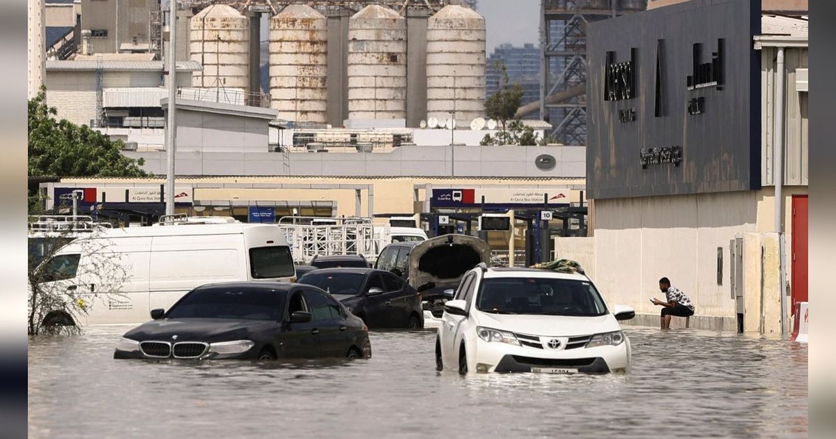 VIDEO Orang-Orang Kaya Dubai Main Jetski di Atas Genangan Banjir