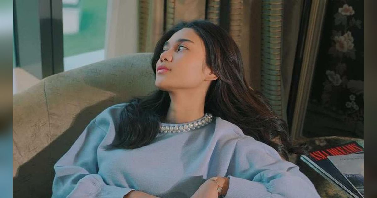 10 Potret Terbaru Azizah Salsha Bikin Riuh, Pakai Tanktop Tiru Makeup Bold ala Kylie Jenner