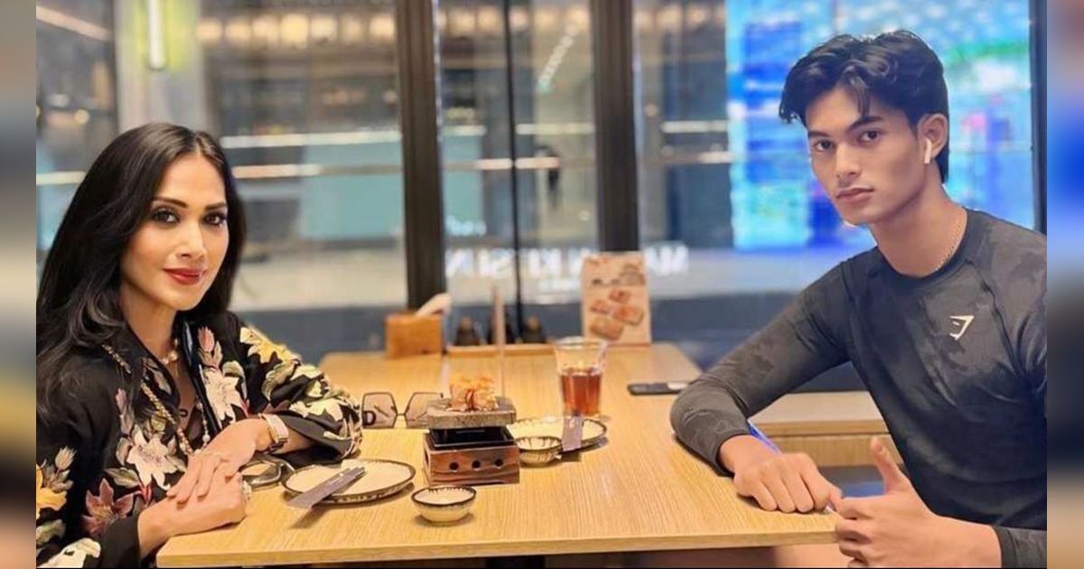 Jadi Siswa Berprestasi, Potret Diah Permatasari di Acara Kelulusan SMA Anak, Foto Bareng Bak Kakak Adik