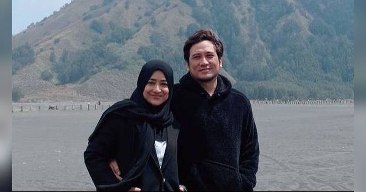 8 Potret Jadul Cindy Fatika Sari dan Tengku Firmansyah yang Sudah 25 Tahun Bersama
