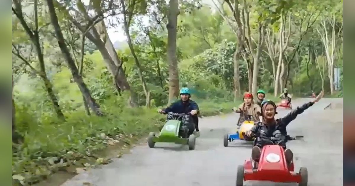 Uniknya Wisata Mobil Balap di Lembang, Turuni Bukit dan Terinspirasi Game Mario Bross