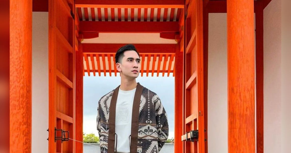Jadi Tour Guide Dadakan, 7 Potret Liburan Verrell Bramasta Bareng Keluarga  ke Jepang