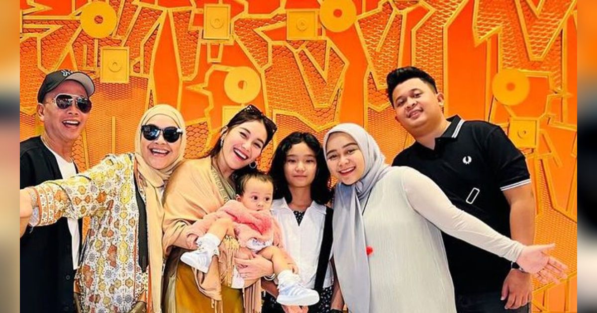8 Potret Momen Ayu Ting Ting Liburan Bareng Keluarga ke Malaysia, Menginap di Hotel Mewah