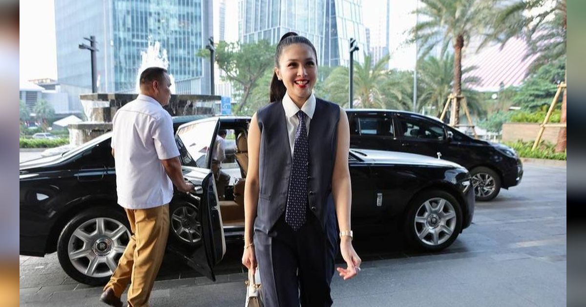 Kini Disita Kejaksaan Agung, ini Potret Mobil Rolls-Royce Hadiah dari Harvey Moeis untuk Sandra Dewi saat Ultah ke-40