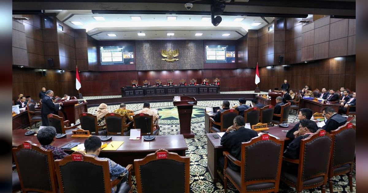 VIDEO: Ketua Bawaslu Kepergok Tidur Disorot Kamera MK saat Hakim Ingin Ambil Sumpah Saksi