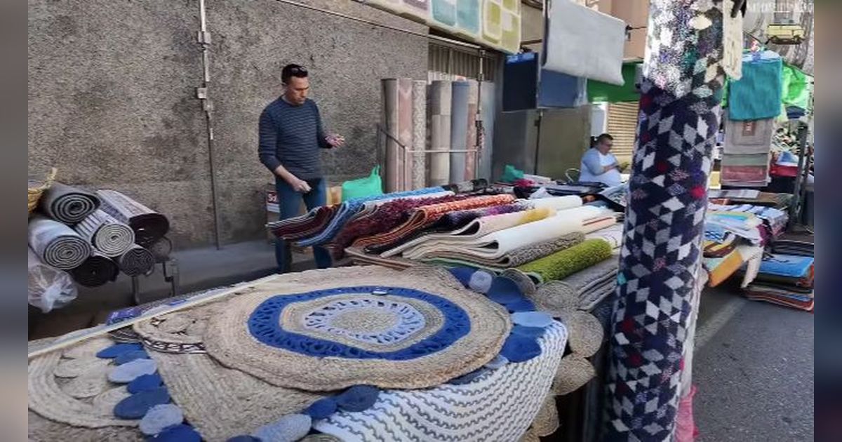 ⁠⁠Mirip di Indonesia, Potret Pasar Tradisional di Spanyol Digelar di Pinggir Jalan Harganya Murah Meriah