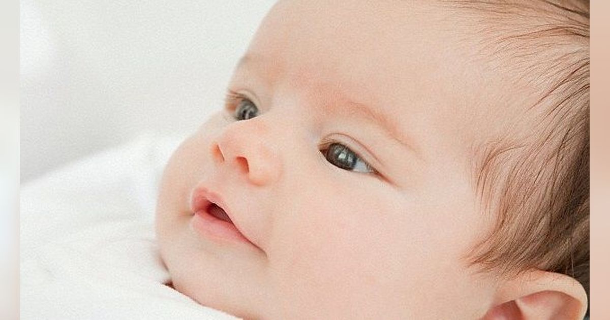 Mitos Bayi Melihat Keatas, Benarkah Melihat Makhluk Halus?
