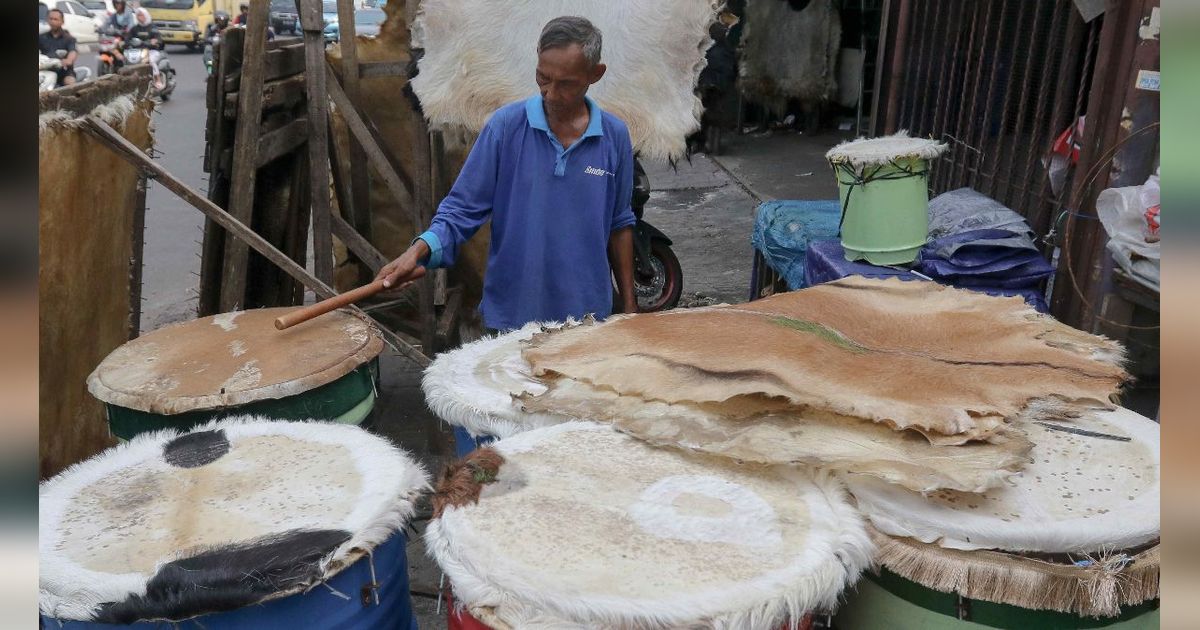 FOTO: Geliat Penjual Bedug Banjir Pesanan Jelang Malam Takbiran