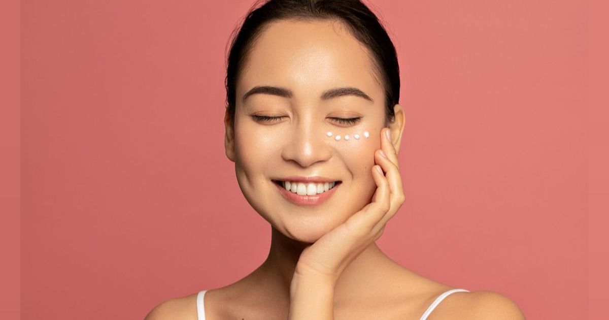 Apa Perbedaan Eye Cream dan Eye Serum? Bagaimana Cara Menggunakannya?