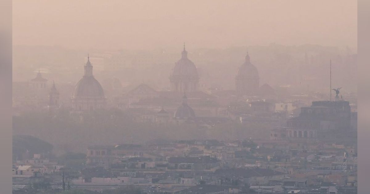 FOTO: Ketika Debu-Debu Gurun Sahara Selimuti Kota Roma, Begini Penampakannya