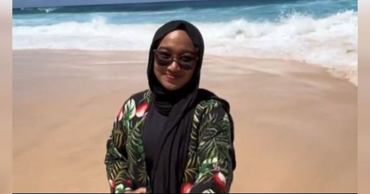 Sesuai Backsound, Momen Wanita Jatuh Terdampar Saat Bikin Konten Estetik Ini Berujung Ngakak