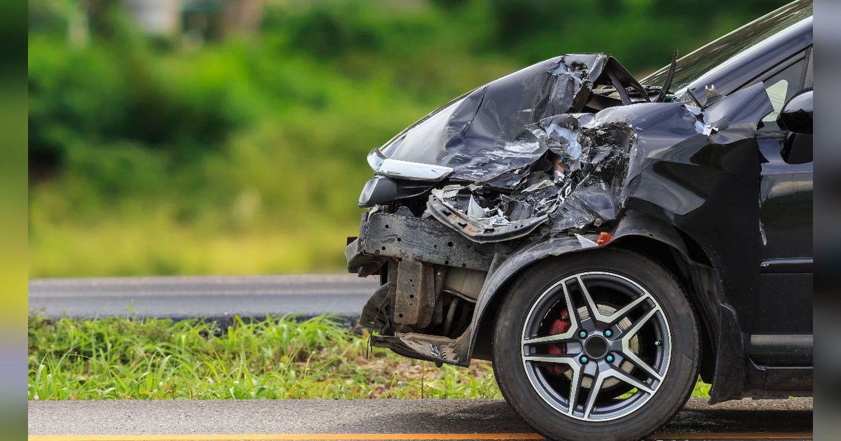 Viral Aksi Bocah 5 Tahun Nyetir Mobil PLN hingga Tabrak Motor Warga, Kok Bisa?