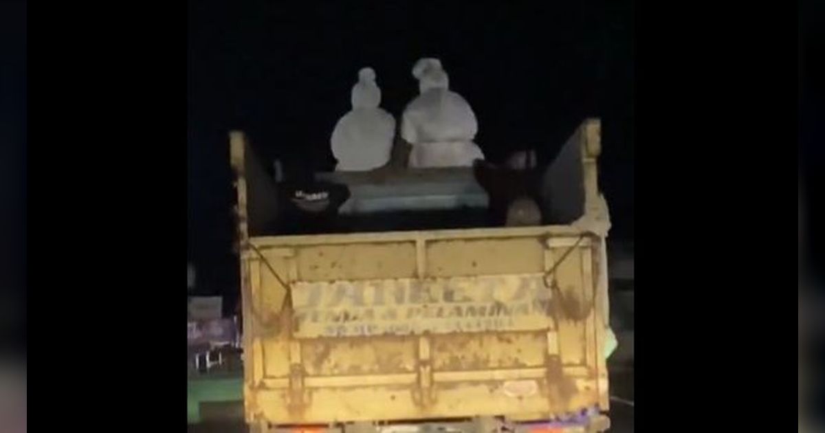 Definisi Ngakak Mati Bersama, Sepasang Pocong Kepergok Lagi Pacaran di Atas Truk