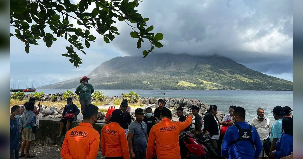 Update Erupsi Gunung Ruang: 10 Desa dan Dua Kelurahan Terdampak Material Vulkanik hingga Ribuan Warga Mengungsi
