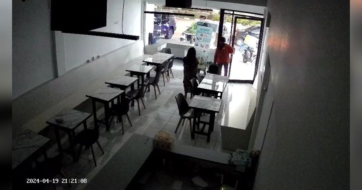 Terekam CCTV, Ini Penampakan Pria Berjaket Oranye Diduga Pelaku Pembunuhan Wanita Hamil di Kelapa Gading