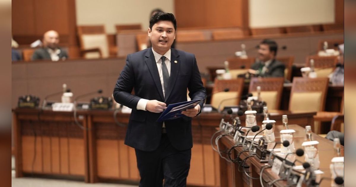 Intip Profil Rizki Natakusumah, Pria yang Resmi Melamar Beby Tsabina