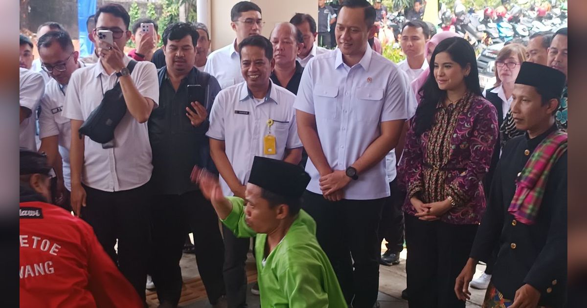 Gaya Menteri AHY Dengan Anak Buah Penuh Kehangatan Diselingi Canda Tawa