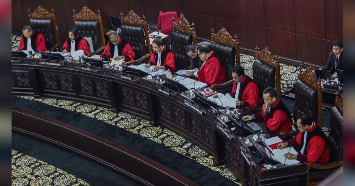 Hakim MK Saldi Isra, Enny Nurbaningsih & Arief Hidayat Dissenting Opinion Putusan Sengketa Pilpres