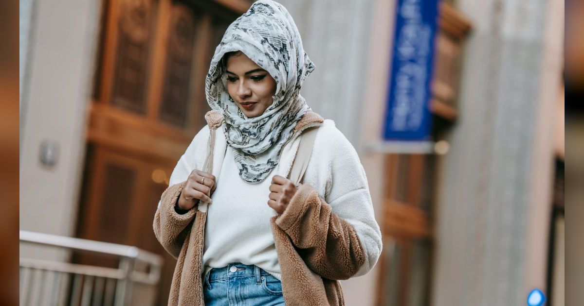 Rekomendasi Outfit ala The Nuruls Untuk Pergi Hangout Bareng Teman, Berani Coba?