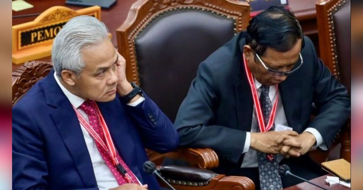 FOTO: Gerak-Gerik Ganjar Pranowo Saat Mendengar Sidang Putusan MK, Mulai dari Tersenyum sampai Lesu