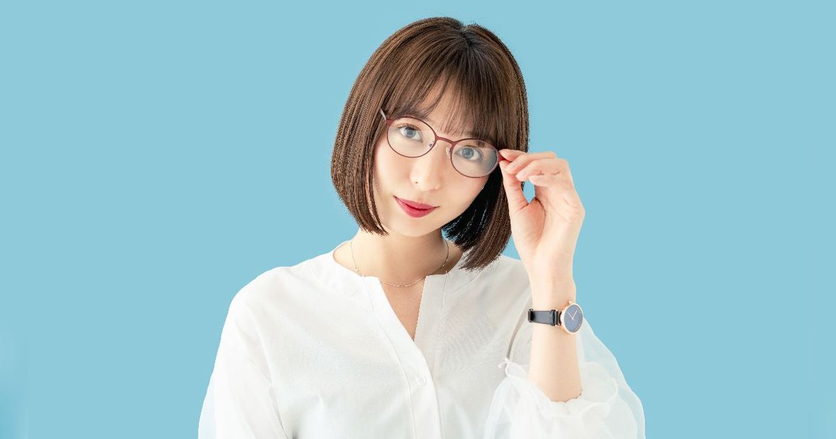 Trik Mudah Biar Makeup di Hidung Tak Terhapus Saat Pakai Kacamata