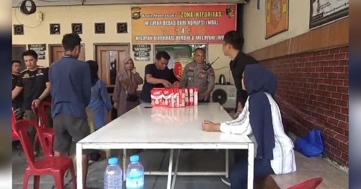 Ayah di Jambi Nekat Curi Susu di Minimarket Demi Buah Hati, Aksi Polisinya Bikin Terenyuh