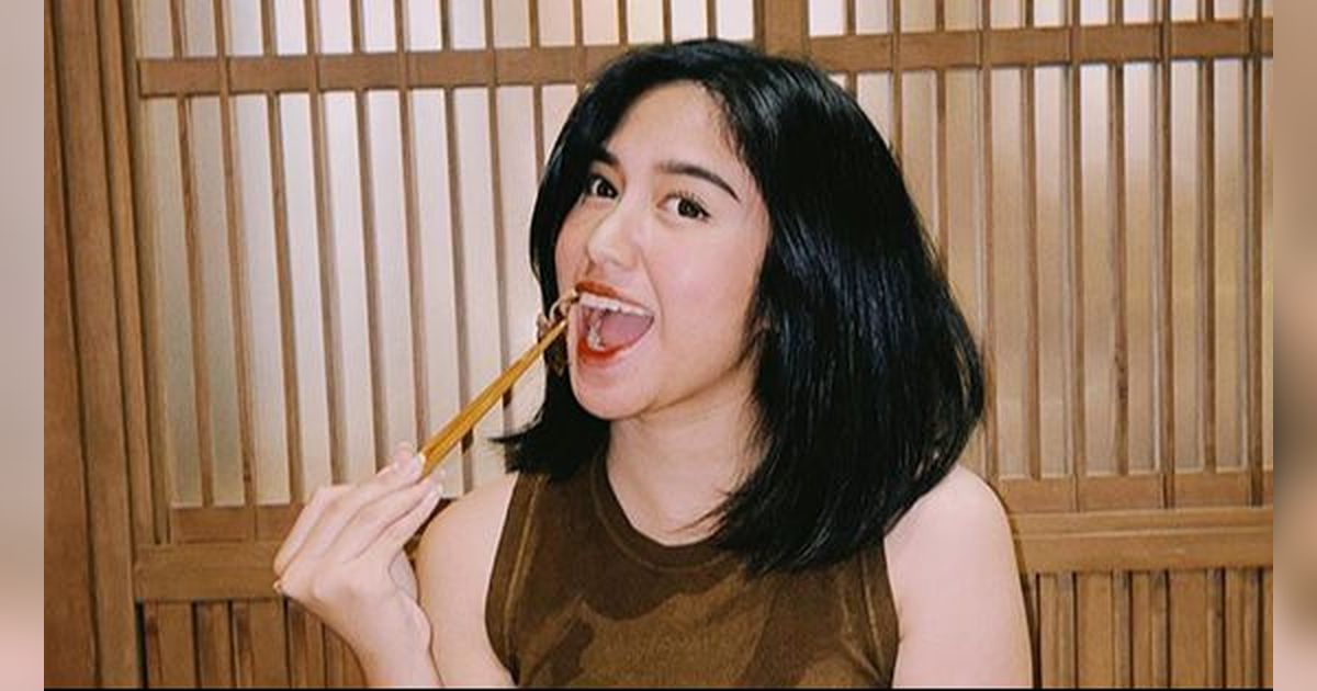 Penampakan Dapur Mungil Ochi Rosdiana Penuh dengan Perabotan, Meja Makannya Multifungsi