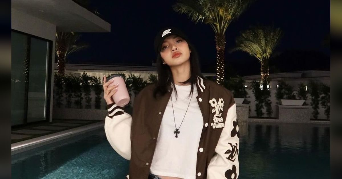 Outfit Siang vs Malam Pilihan Lisa Blackpink Saat Nonton Konser