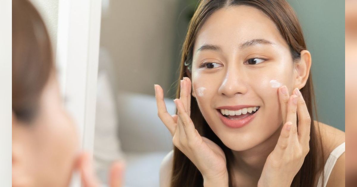 15 Rekomendasi Moisturizer untuk Kulit Kering yang Bisa Bikin Kulit Lebih Lembab dan Glowing