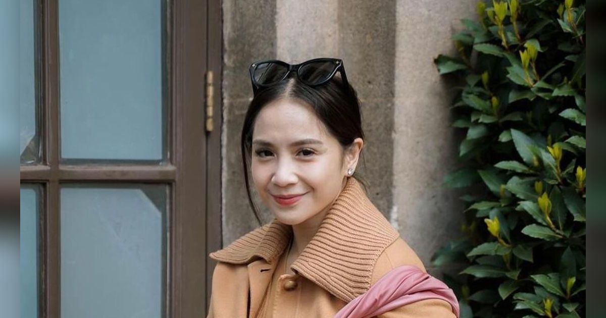Heboh Video Nagita Slavina Dangdutan Nyanyi Rungkad di Jalanan Kota London