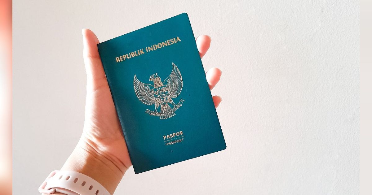 Foto Langka Paspor Dinas Tahun 1987, Isinya Ditulis Tangan hingga Ada Keterangan Fisik