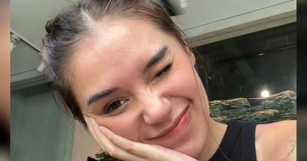 Tampil Cute Ala Lula Lahfah dengan Gaya Rambut Kepang Pita