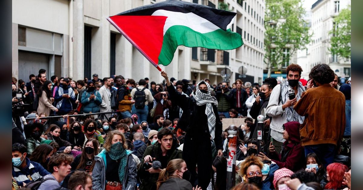 FOTO: Gelombang Unjuk Rasa Pro-Palestina Meluas, Mahasiswa di Paris Blokade Kampus Saat Protes Agresi Israel