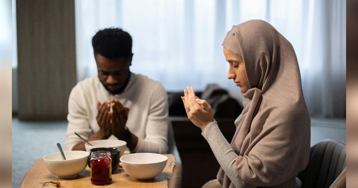 Bacaan Doa Makan Islam Panjang, Lengkap  Beserta Artinya