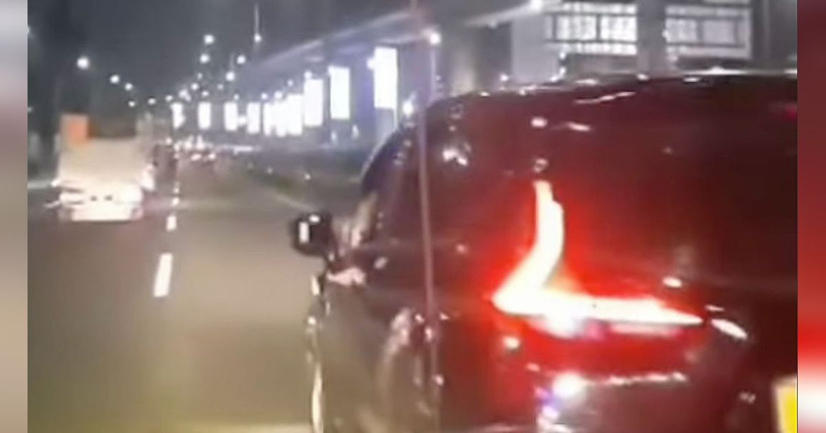 Video Mobil Plat Merah Halangi Ambulans Bikin Warganet Ikut Emosi