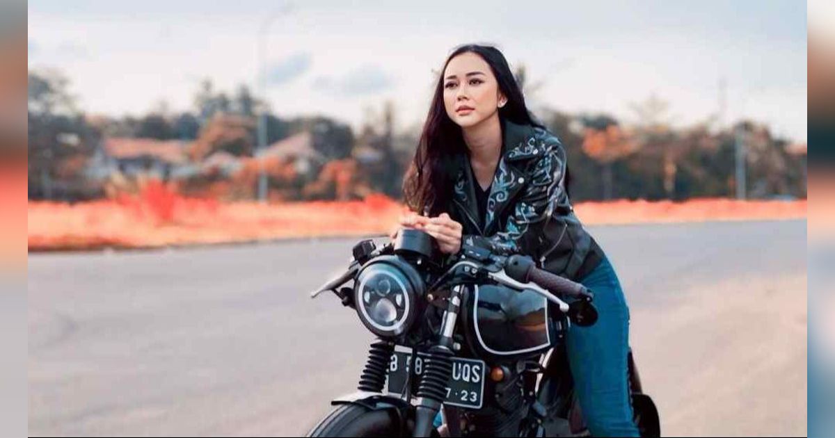 10 Potret Penampilan Gahar Aura Kasih Naik Moge, Salfok Sama Body Goals