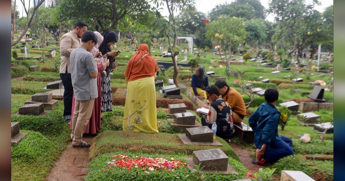 Doa Ziarah Kubur Singkat dan Tata Urutannya Sesuai Anjuran, Lengkap dengan Artinya