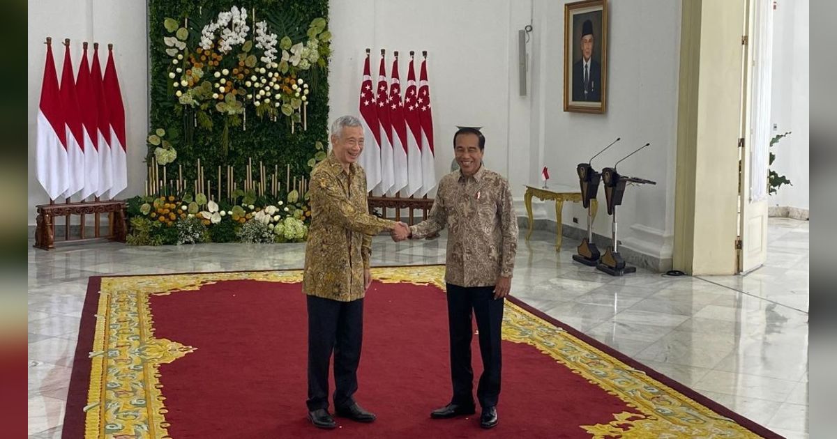 VIDEO: PM Singapura Temui Presiden Jokowi di Istana, Tangan Prabowo Digenggam Erat